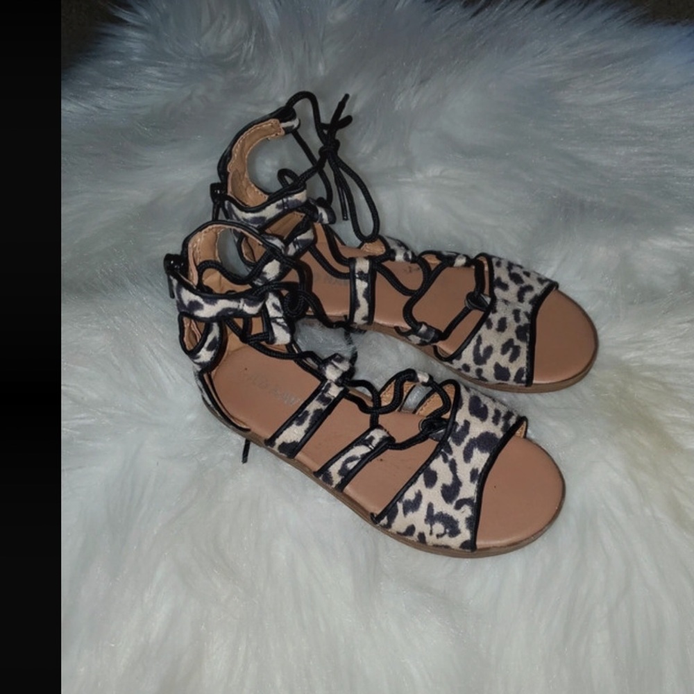 Girl’s Old Navy lace up animal print sandals size 11c EUC